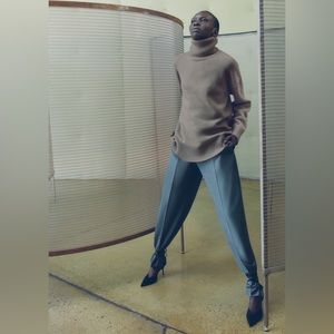 Zara 100% wool sweater in color stone size S